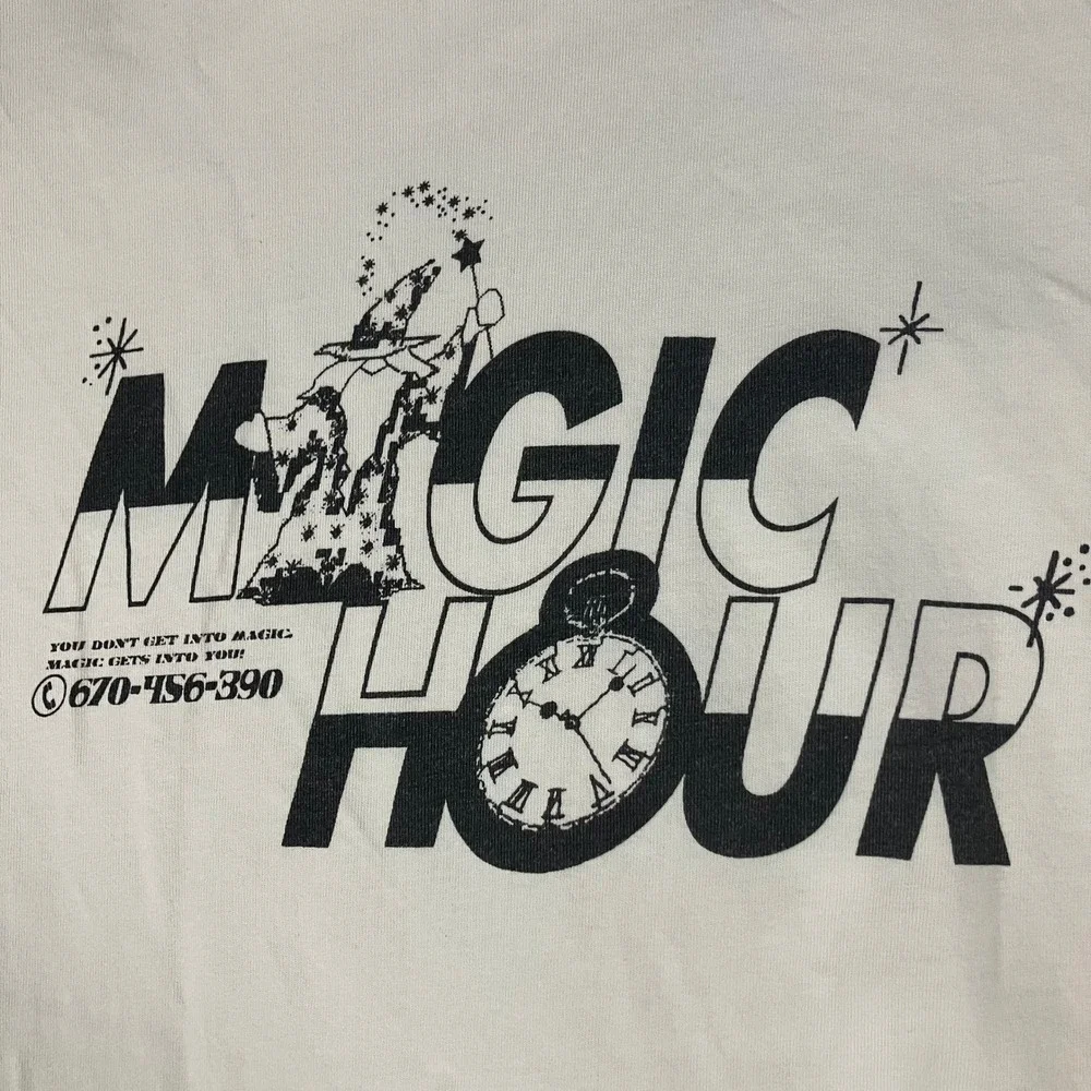 WEEKDAY Magic Hour Mens Size Medium T Shirt Wizard Clock White Graphic